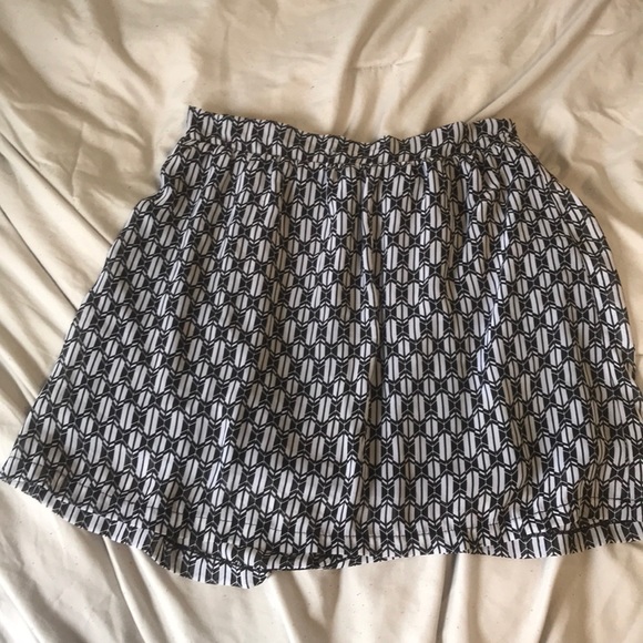 Black and White Skirt! - Picture 1 of 2